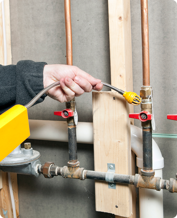 Dylsal Plumbing technician performing gas leak detection