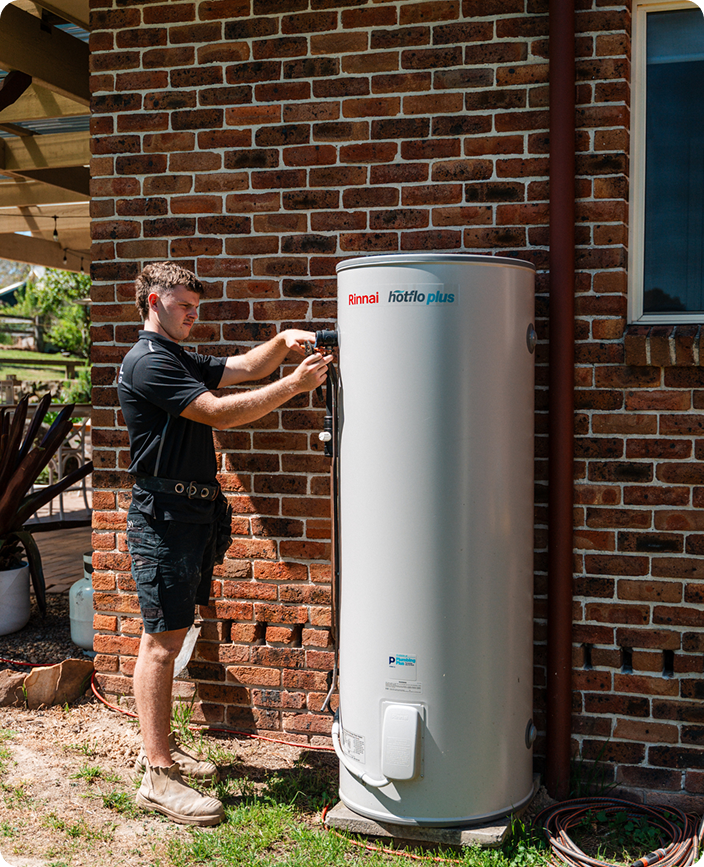 DYLSAL plumber repairing a hot water system